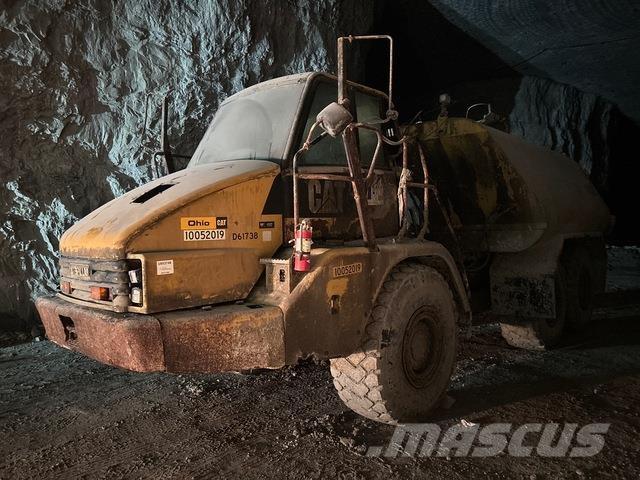 CAT 725 Поливочные машины