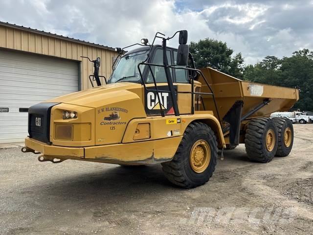 CAT 725C Шарнирно-сочленённые самосвалы