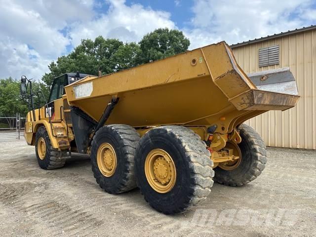 CAT 725C Шарнирно-сочленённые самосвалы