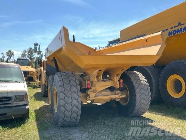CAT 725C2 Шарнирно-сочленённые самосвалы