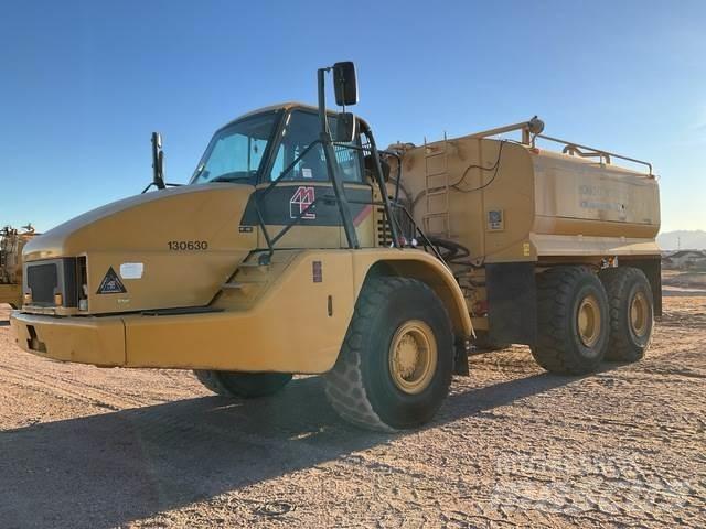 CAT 735 Поливочные машины