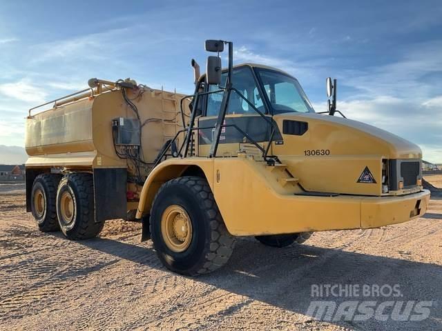 CAT 735 Поливочные машины