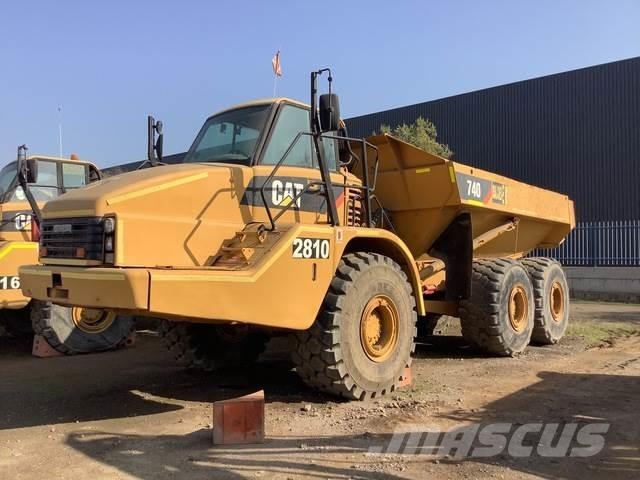CAT 740 Шарнирно-сочленённые самосвалы