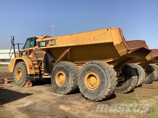 CAT 740 Шарнирно-сочленённые самосвалы