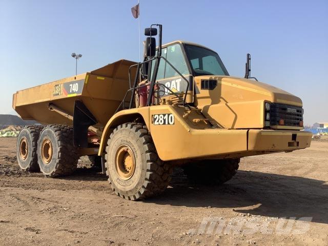 CAT 740 Шарнирно-сочленённые самосвалы