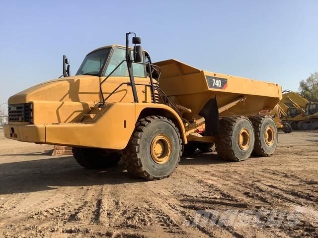 CAT 740 Шарнирно-сочленённые самосвалы