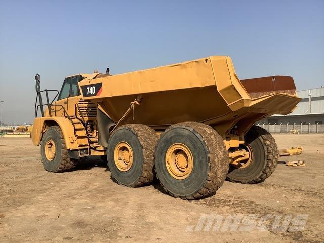 CAT 740 Шарнирно-сочленённые самосвалы