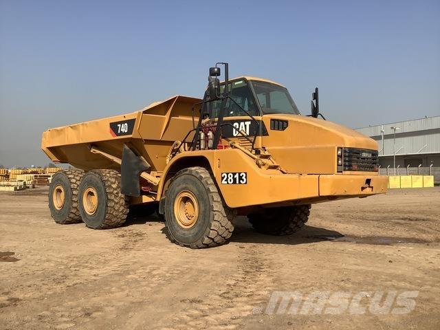CAT 740 Шарнирно-сочленённые самосвалы