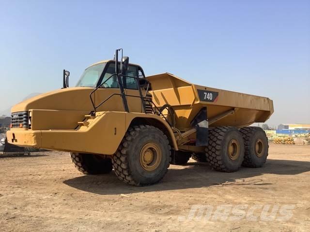 CAT 740 Шарнирно-сочленённые самосвалы