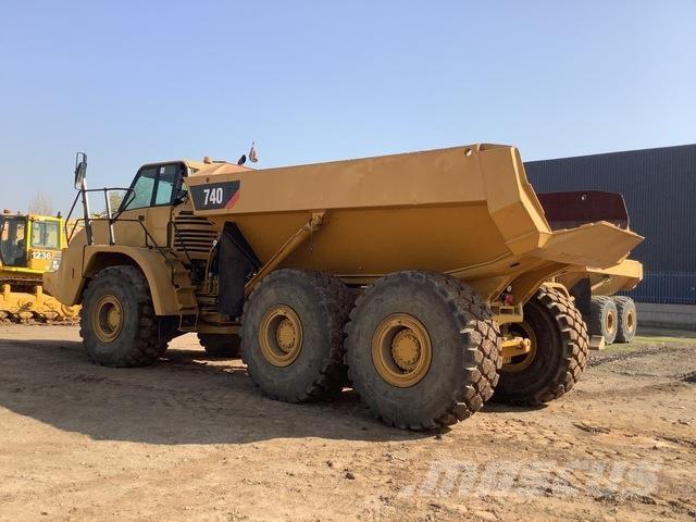 CAT 740 Шарнирно-сочленённые самосвалы