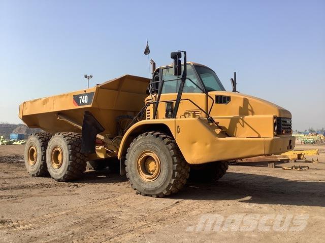 CAT 740 Шарнирно-сочленённые самосвалы