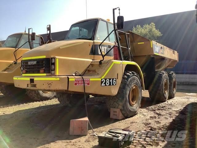CAT 740 Шарнирно-сочленённые самосвалы