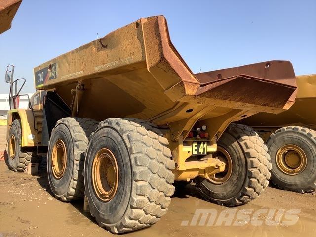 CAT 740 Шарнирно-сочленённые самосвалы