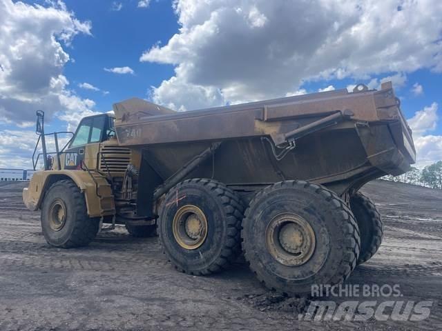 CAT 740 Шарнирно-сочленённые самосвалы