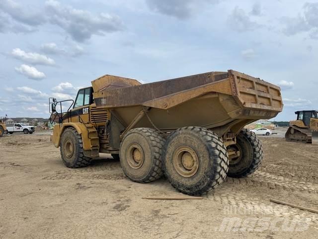 CAT 740 Шарнирно-сочленённые самосвалы
