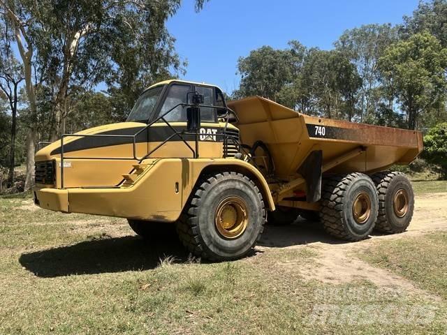 CAT 740 Шарнирно-сочленённые самосвалы