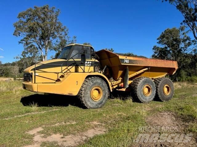 CAT 740 Шарнирно-сочленённые самосвалы