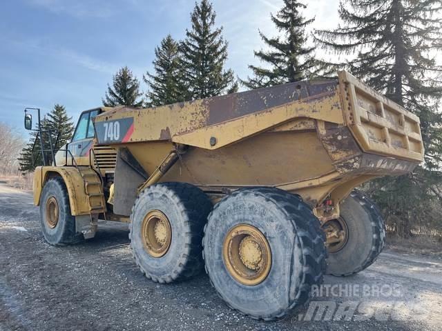 CAT 740 Шарнирно-сочленённые самосвалы
