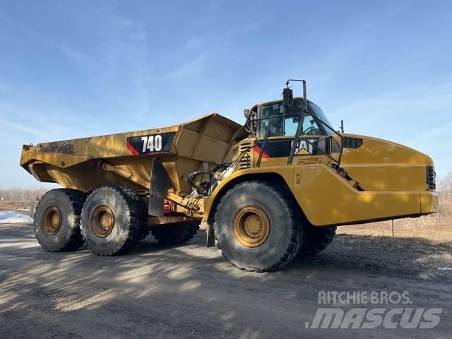 CAT 740 Шарнирно-сочленённые самосвалы