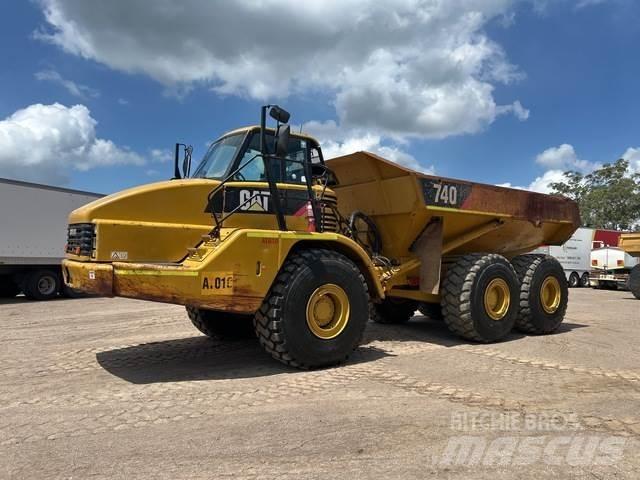 CAT 740 Шарнирно-сочленённые самосвалы