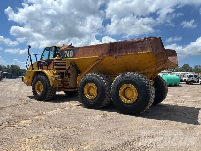 CAT 740 Шарнирно-сочленённые самосвалы