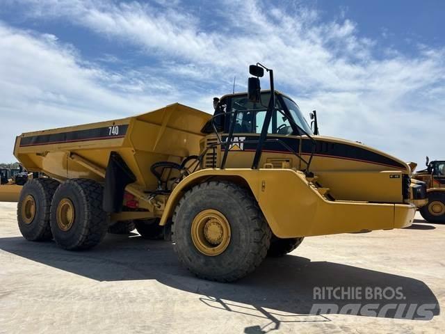CAT 740 Шарнирно-сочленённые самосвалы