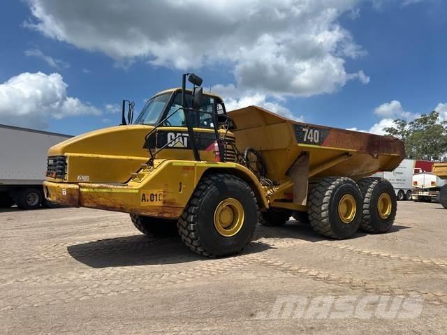 CAT 740 Шарнирно-сочленённые самосвалы