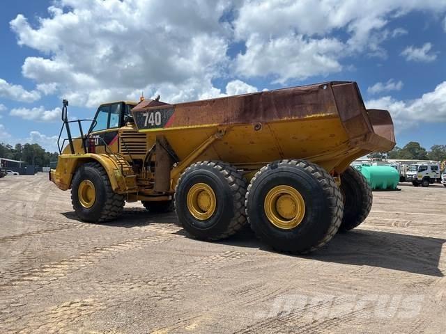 CAT 740 Шарнирно-сочленённые самосвалы