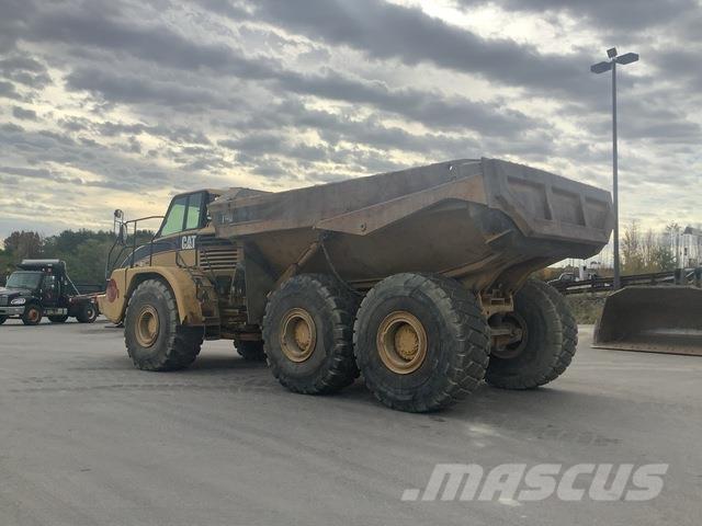 CAT 740 Шарнирно-сочленённые самосвалы