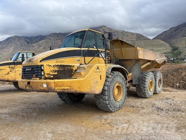 CAT 740 Шарнирно-сочленённые самосвалы