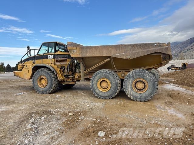 CAT 740 Шарнирно-сочленённые самосвалы