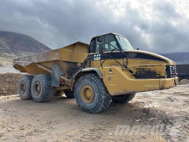 CAT 740 Шарнирно-сочленённые самосвалы
