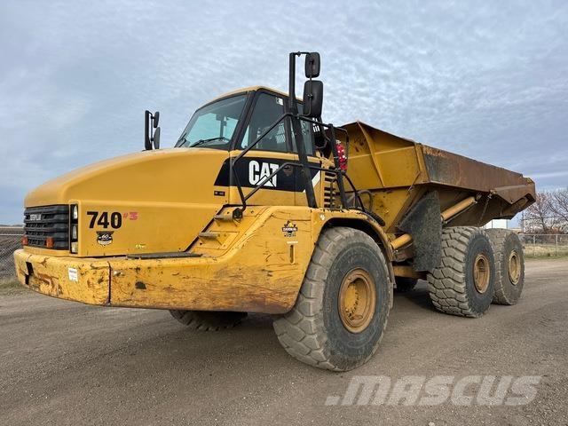 CAT 740 Шарнирно-сочленённые самосвалы