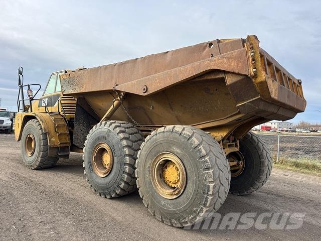 CAT 740 Шарнирно-сочленённые самосвалы