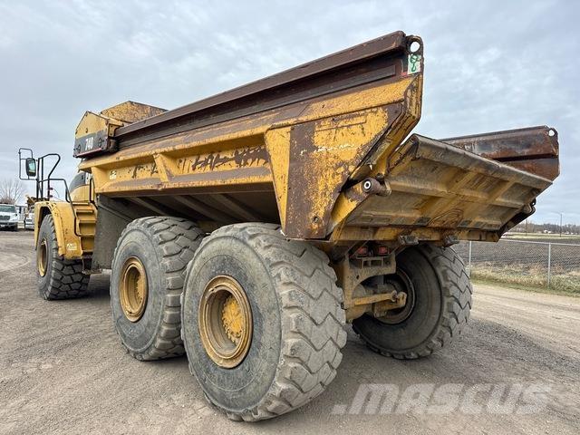 CAT 740 Шарнирно-сочленённые самосвалы