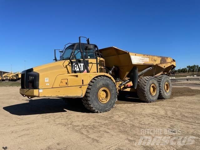 CAT 740B Шарнирно-сочленённые самосвалы