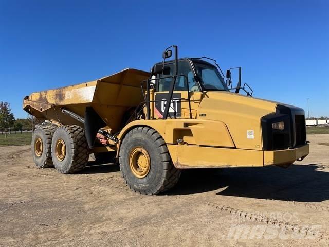 CAT 740B Шарнирно-сочленённые самосвалы
