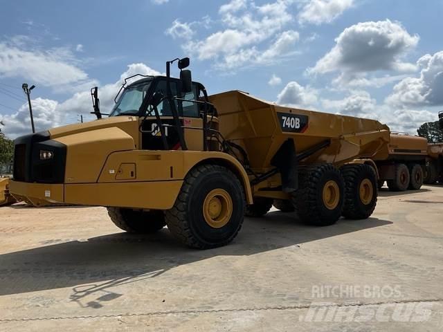 CAT 740B Шарнирно-сочленённые самосвалы