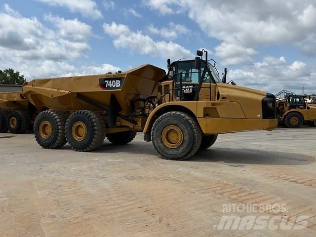 CAT 740B Шарнирно-сочленённые самосвалы