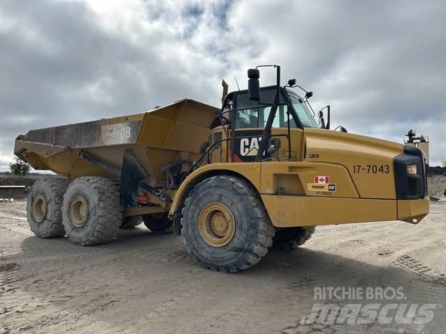 CAT 740B Шарнирно-сочленённые самосвалы