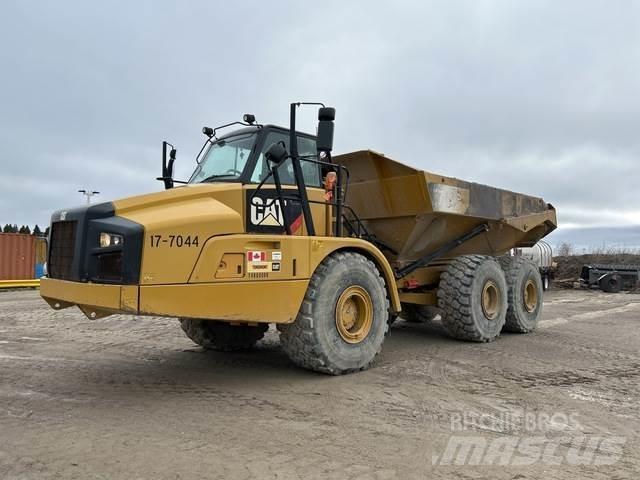 CAT 740B Шарнирно-сочленённые самосвалы