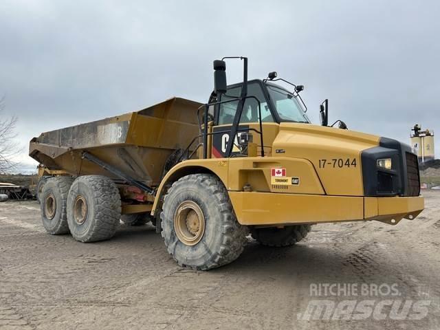 CAT 740B Шарнирно-сочленённые самосвалы