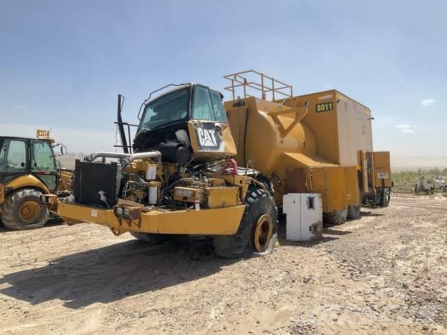 CAT 740B Грузовики-цистерны