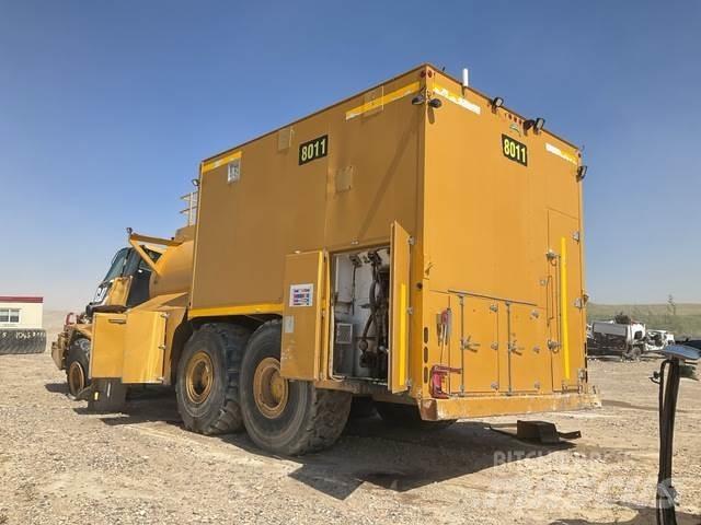 CAT 740B Грузовики-цистерны