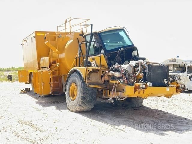CAT 740B Грузовики-цистерны
