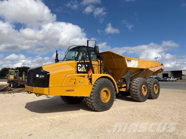 CAT 740B Шарнирно-сочленённые самосвалы