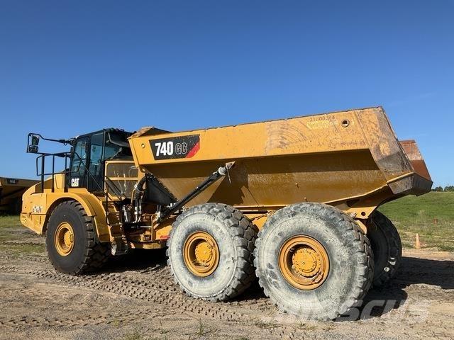 CAT 740GC Шарнирно-сочленённые самосвалы