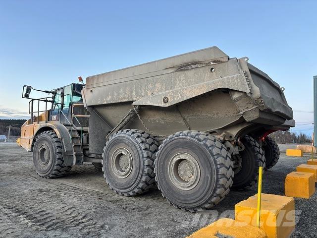 CAT 740GC Шарнирно-сочленённые самосвалы