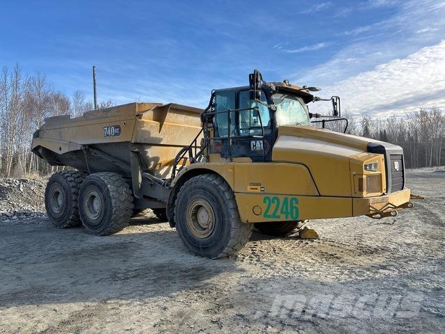 CAT 740GC Шарнирно-сочленённые самосвалы