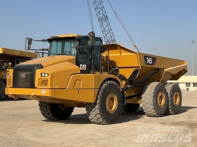CAT 745 Шарнирно-сочленённые самосвалы